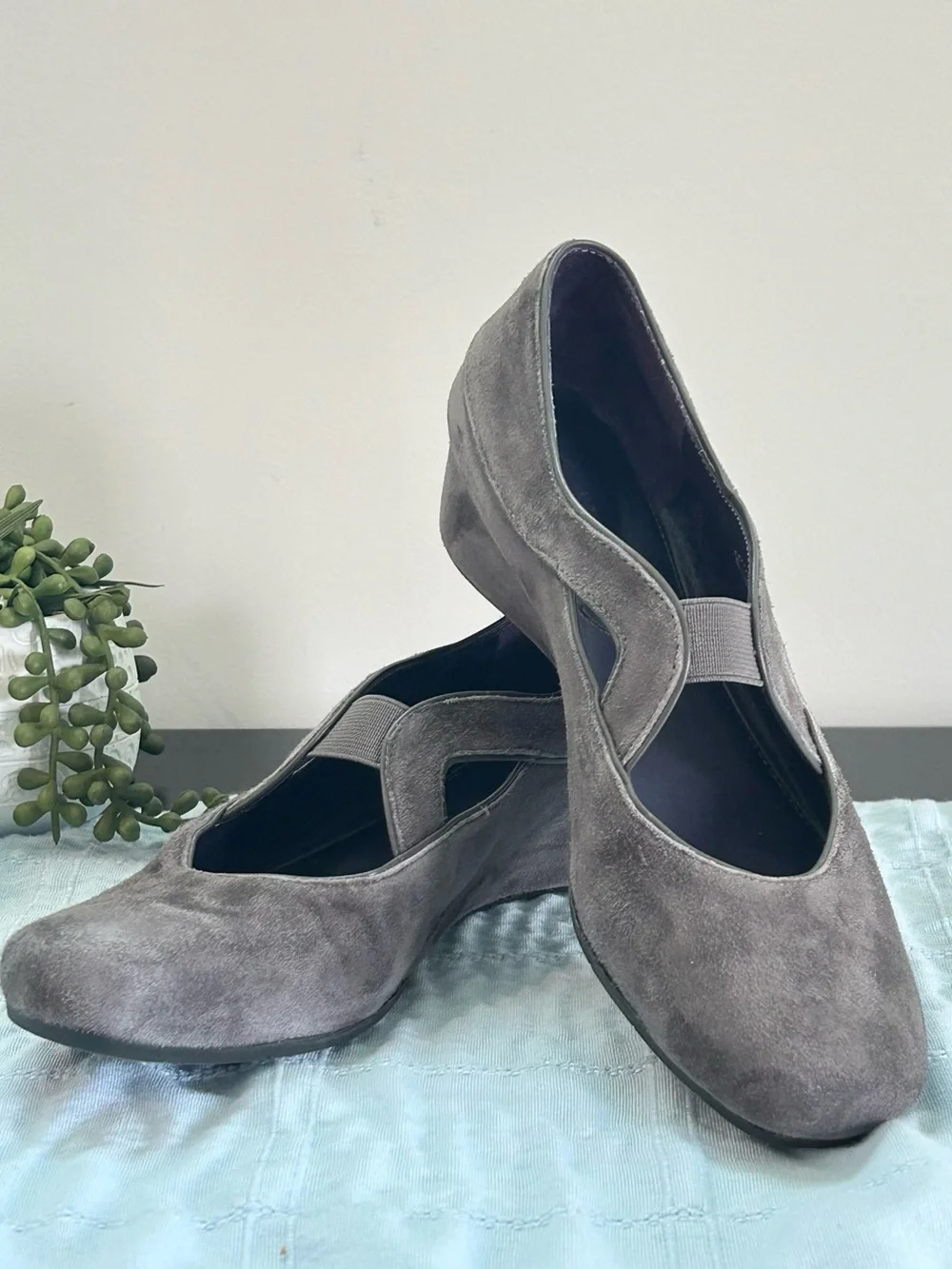 Vaneli Gray Suede Mary Jane Wedge Comfort Shoes Size 7.5 Quiet Luxury